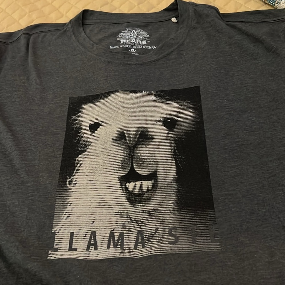 Prana Charcoal Grey Tee-Llama Graphic- Men XL- New( No tag)-Great fabric.